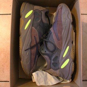 Yeezy 700 Size 9.5